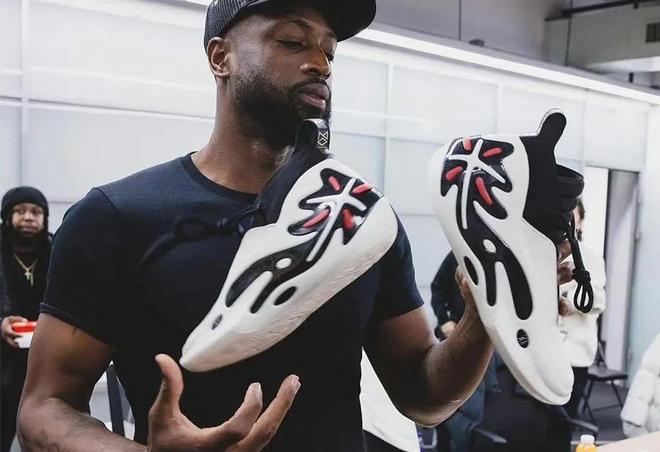 孔帕尼：凯恩和对手的手臂位置几乎一样，这种情况不该判点球